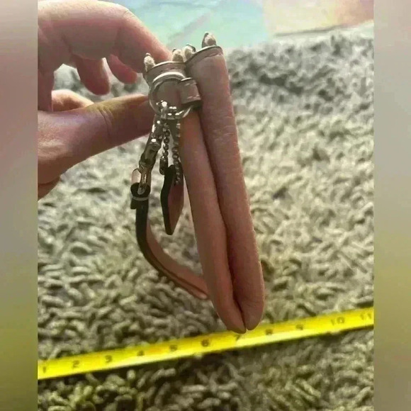 Authentic Coach wristlet wallet pale pink. Leather. - Picture 13 of 14